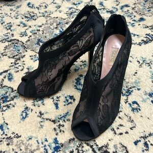 Glint lace heel